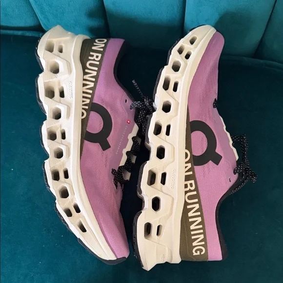 On Cloudmonster 3 in color Sakura/Ivory Women’s Size 9.5. - Picture 3 of 4